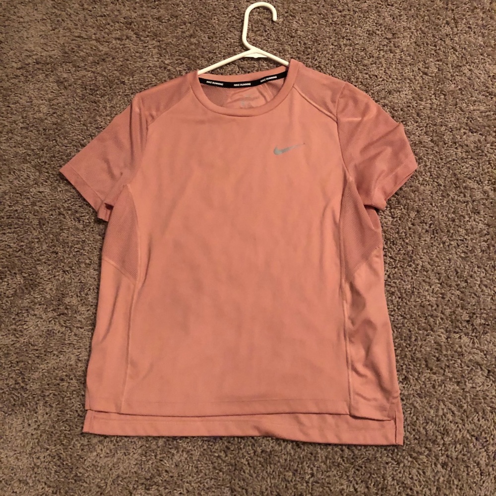 Medium pink Nike dri-fit T-shirt!